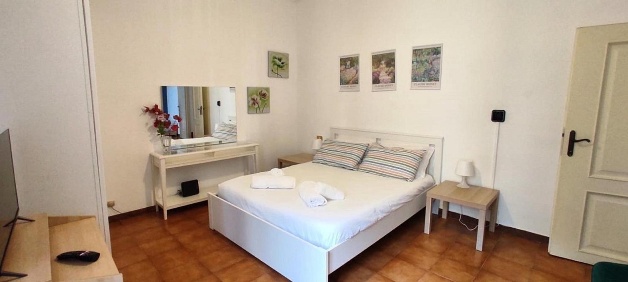 Apartment Auror House Rom